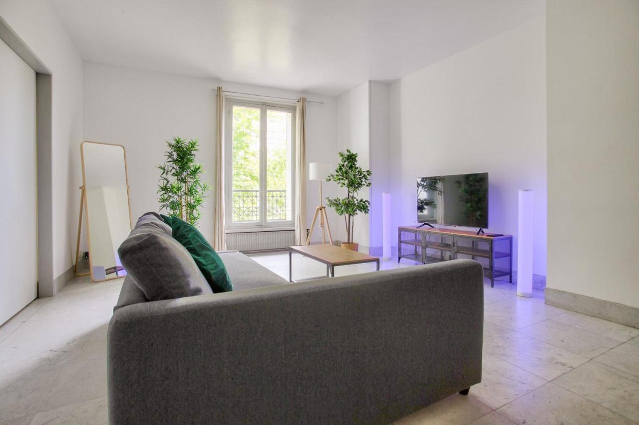Luxurious 2 Bedrooms Tour Eiffel Rapp Free Netflix Paris Exterior foto